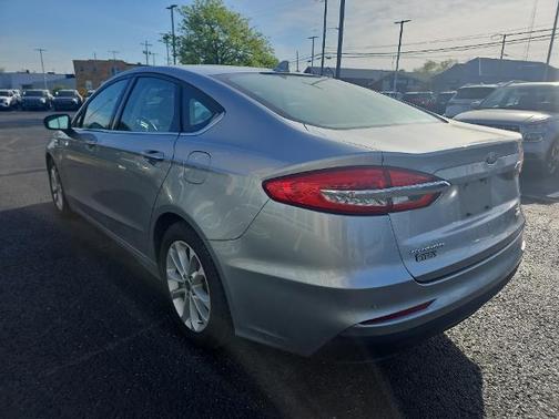 ICONIC SILVER 2020 Ford Fusion SE