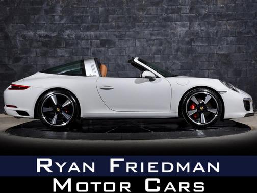 2019 Porsche 911 Targa 4 GTS