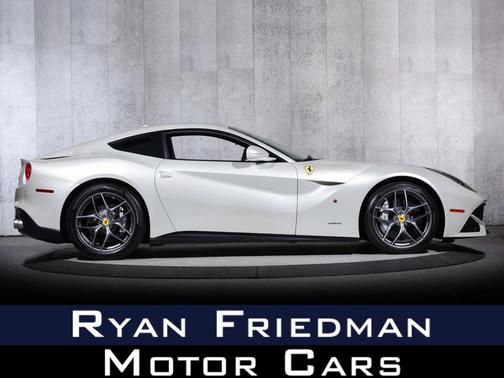 Bianco Fuji 2014 Ferrari F12berlinetta Base