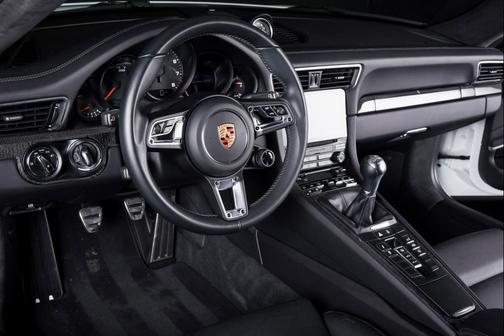 2018 Porsche 911 Carrera GTS