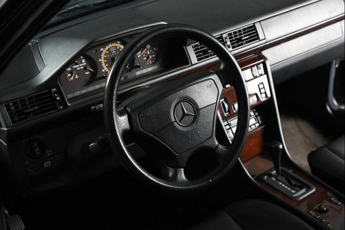 Black Pearl Metallic 1994 Mercedes-Benz E-Class E 500