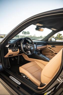 2019 Porsche 911 Carrera GTS