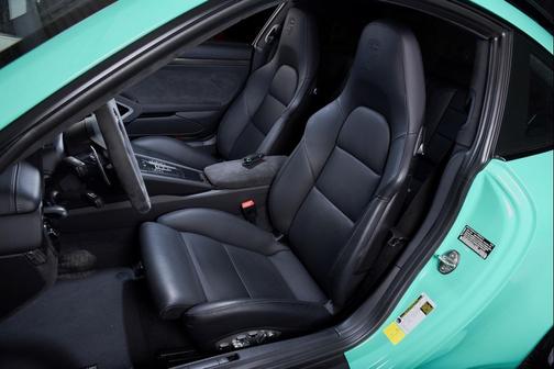 2019 Porsche 911 Carrera 4 GTS