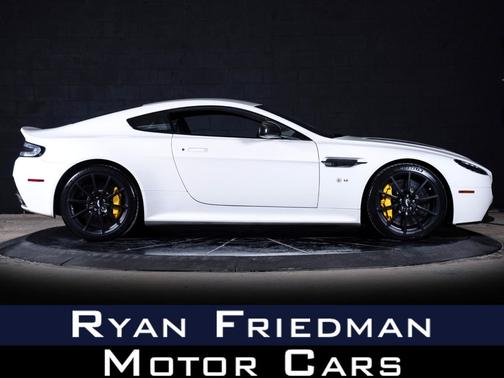 Stratus White 2017 Aston Martin V12 Vantage S Base