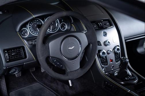 Stratus White 2017 Aston Martin V12 Vantage S Base