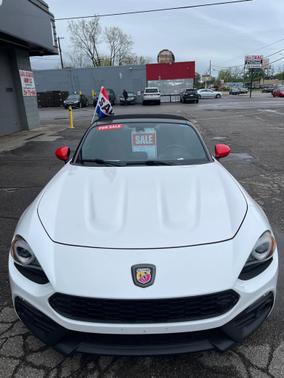WHITE 2018 FIAT 124 Spider Abarth