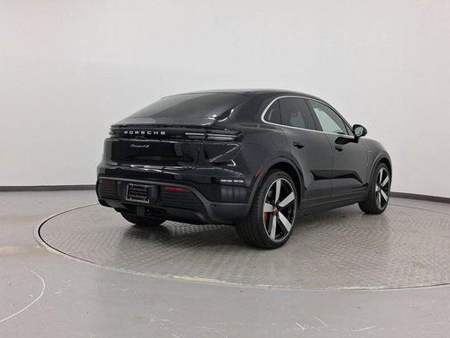 Jet Black Metallic 2025 Porsche Macan 4S