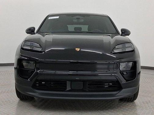 Jet Black Metallic 2025 Porsche Macan 4S