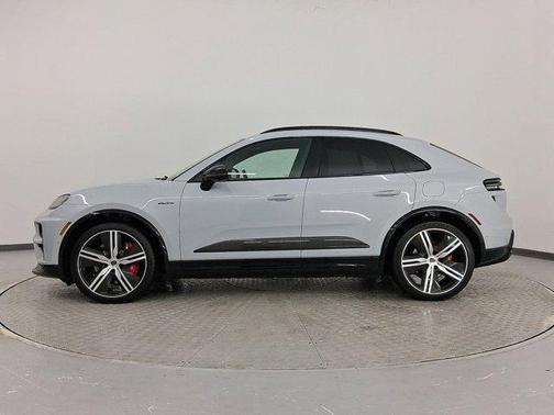 Ice 2025 Porsche Macan Turbo