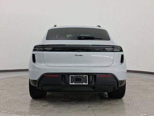 2025 Porsche Macan Turbo