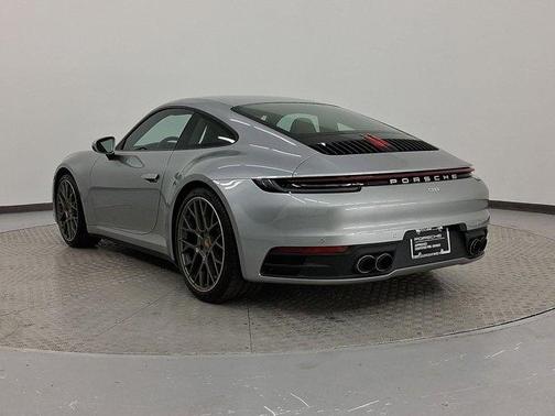 2022 Porsche 911 Carrera