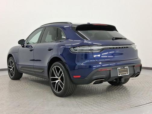 Gentian Blue Metallic 2026 Porsche Macan