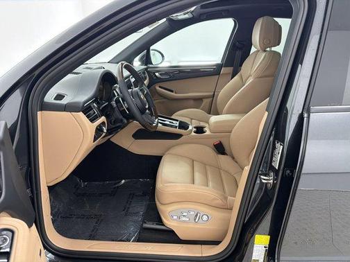 Volcano Grey Metallic 2026 Porsche Macan Base