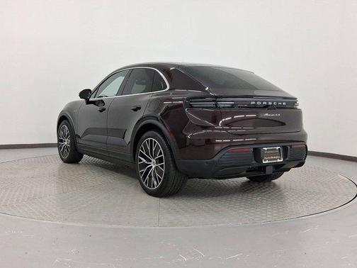 2025 Porsche Macan 4S