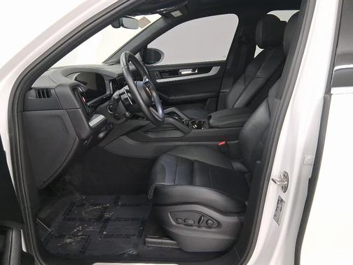 2024 Porsche Cayenne Base