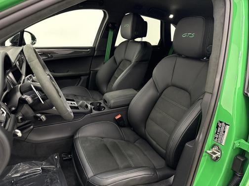 2025 Porsche Macan GTS