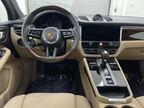 2025 Porsche Macan T