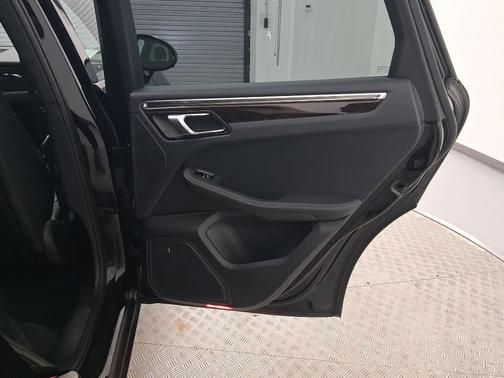 2025 Porsche Macan T