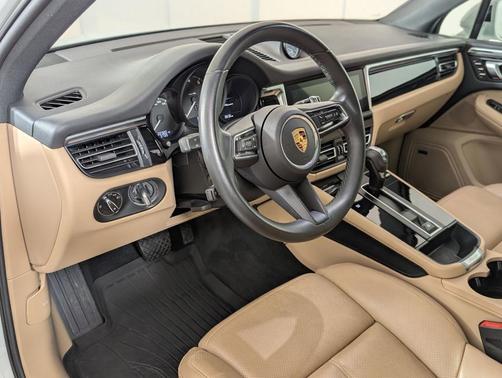 White 2022 Porsche Macan Base