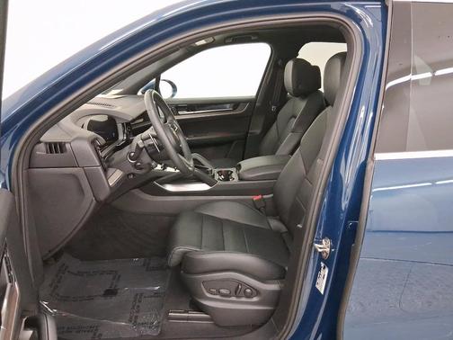 2025 Porsche Cayenne Base