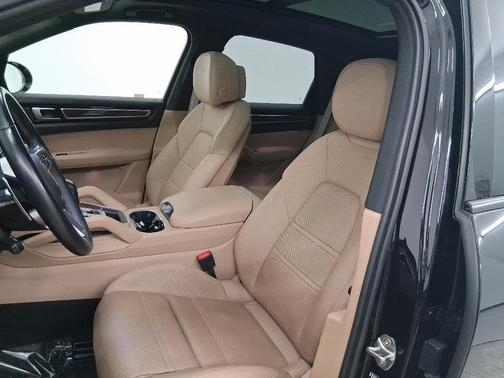 2023 Porsche Cayenne S Platinum Edition