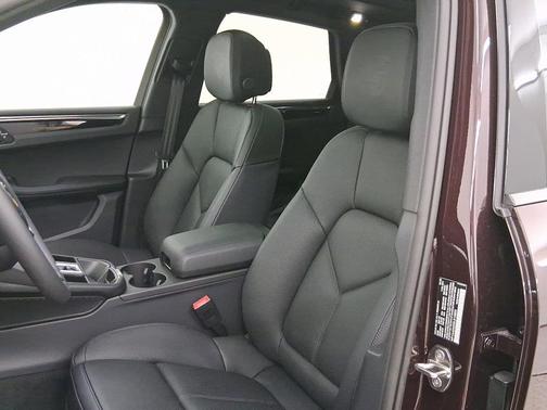 2025 Porsche Macan T