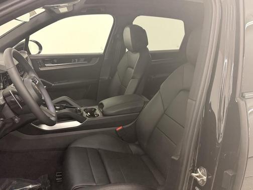 2025 Porsche Cayenne Base