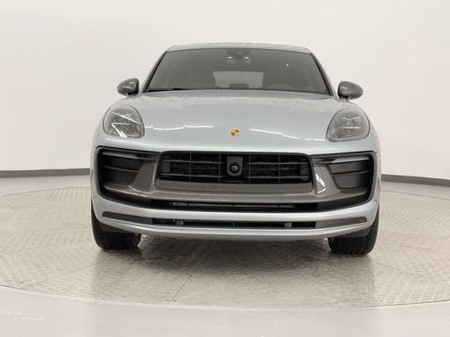 2025 Porsche Macan T