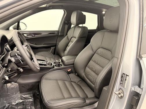 2025 Porsche Macan T