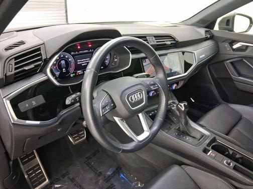 2020 Audi Q3 45 S line Prestige