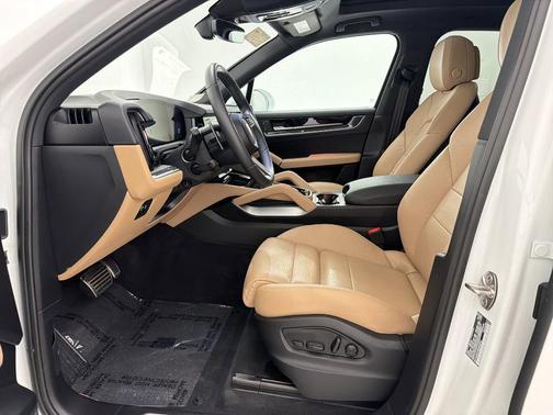 2025 Porsche Cayenne Base