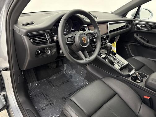 2025 Porsche Macan T