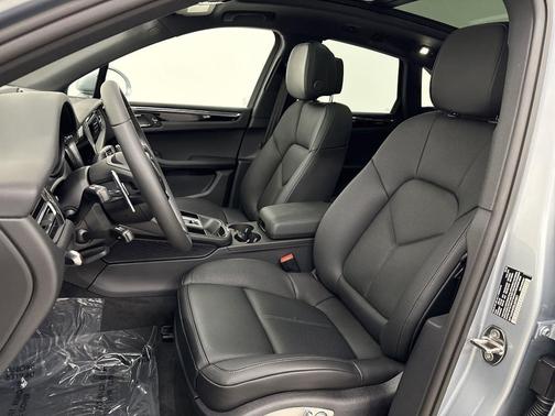 2025 Porsche Macan T