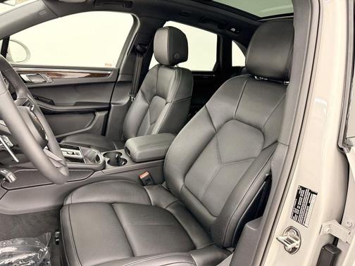 2025 Porsche Macan T