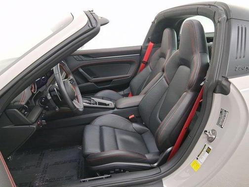 2022 Porsche 911 4 GTS