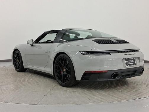 2022 Porsche 911 4 GTS