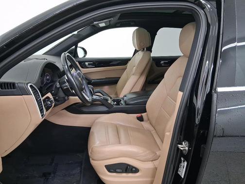 2023 Porsche Cayenne Base (Tiptronic)