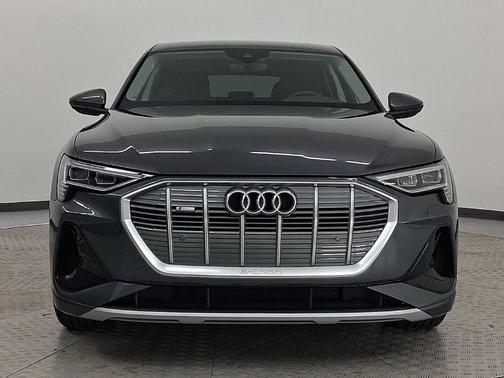 2022 Audi e-tron S line Premium