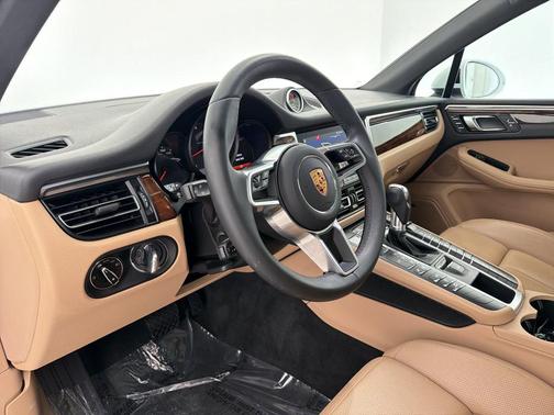 2021 Porsche Macan Base