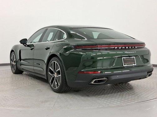 2026 Porsche Panamera 4