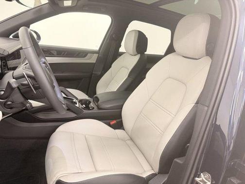 2025 Porsche Cayenne Base