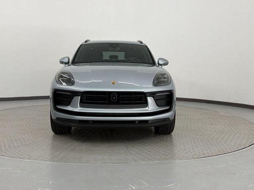 Dolomite Silver Metallic 2026 Porsche Macan