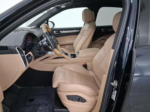 2022 Porsche Cayenne Platinum Edition