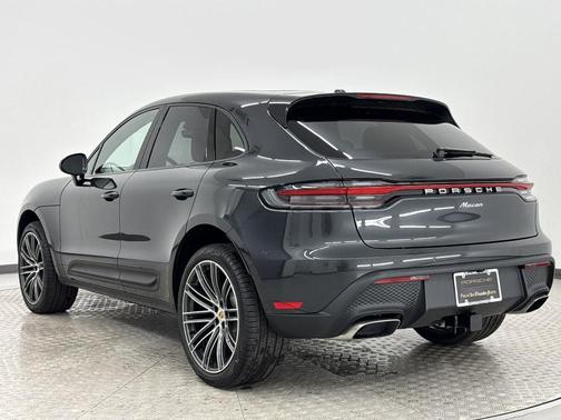 2025 Porsche Macan T