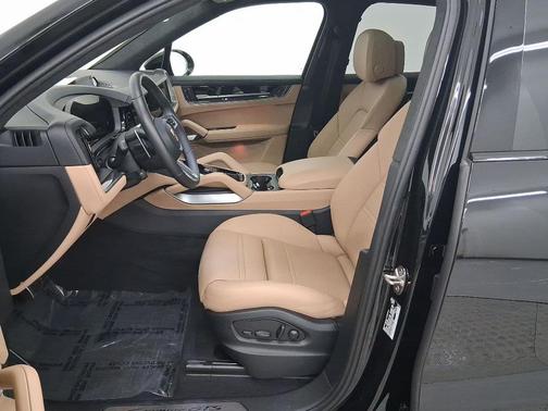 2025 Porsche Cayenne GTS