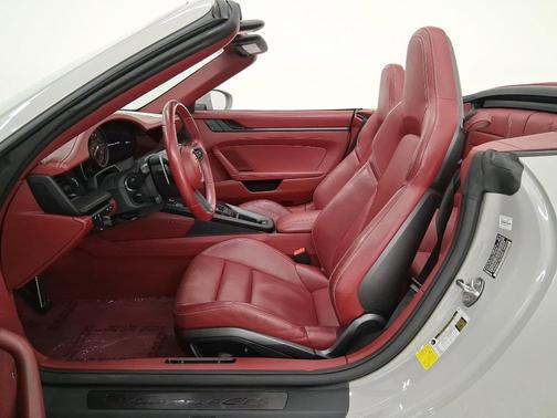 2022 Porsche 911 Carrera 4 GTS