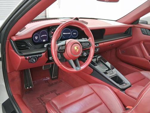 2022 Porsche 911 Carrera 4 GTS