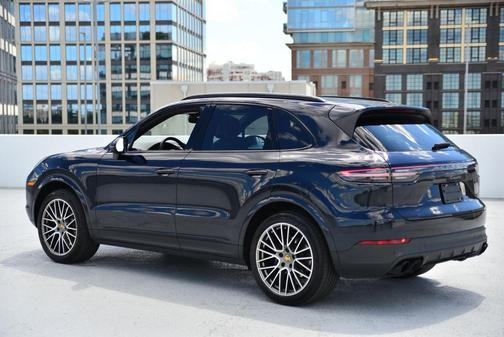 2022 Porsche Cayenne Platinum Edition