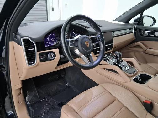2022 Porsche Cayenne Platinum Edition