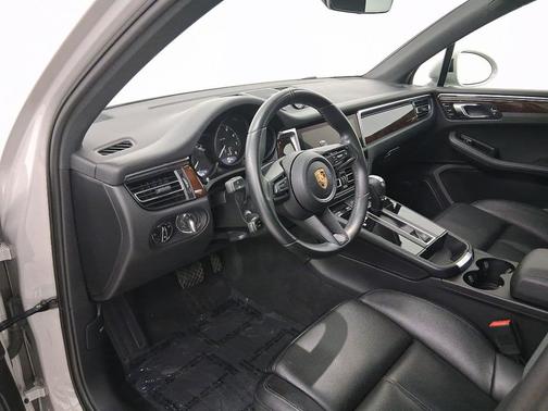 2022 Porsche Macan Base